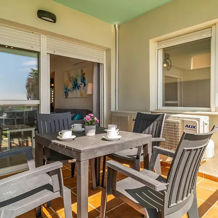 Stunning In With Kitchen Apartment